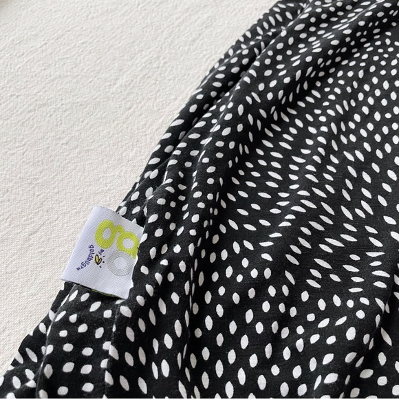 Goldbug | 4 in 1 Infinity Nursing Scarf Car Seat Shopping Cart Cover - Picture 3 of 8